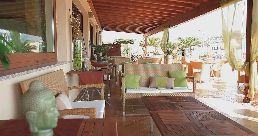 Hotel Corallo Isola Rossa Exterior photo