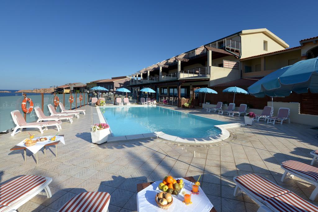 Hotel Corallo Isola Rossa Exterior photo