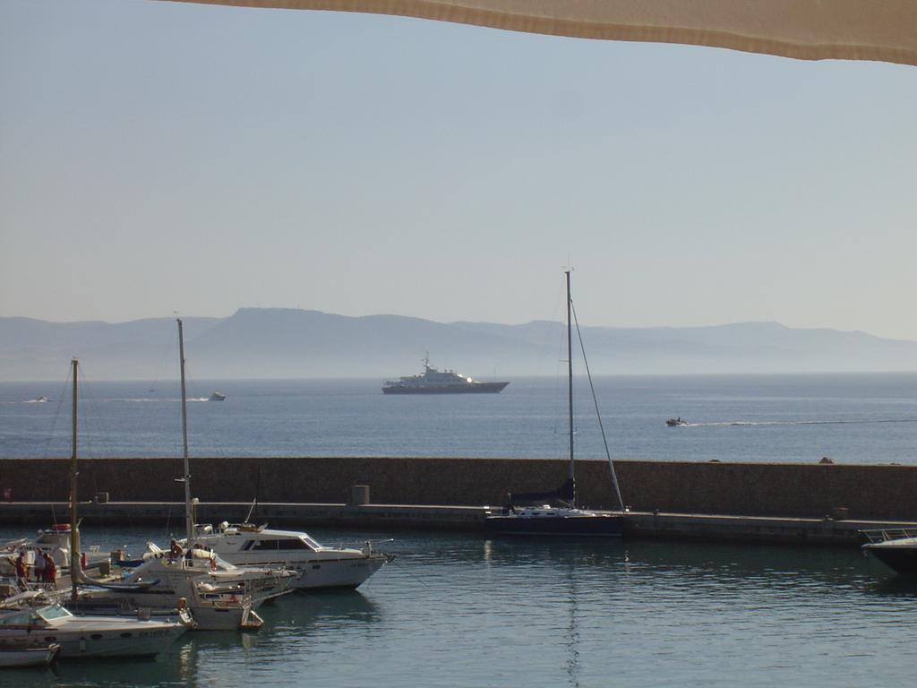 Hotel Corallo Isola Rossa Exterior photo