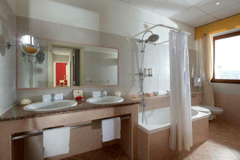 Hotel Corallo Isola Rossa Exterior photo