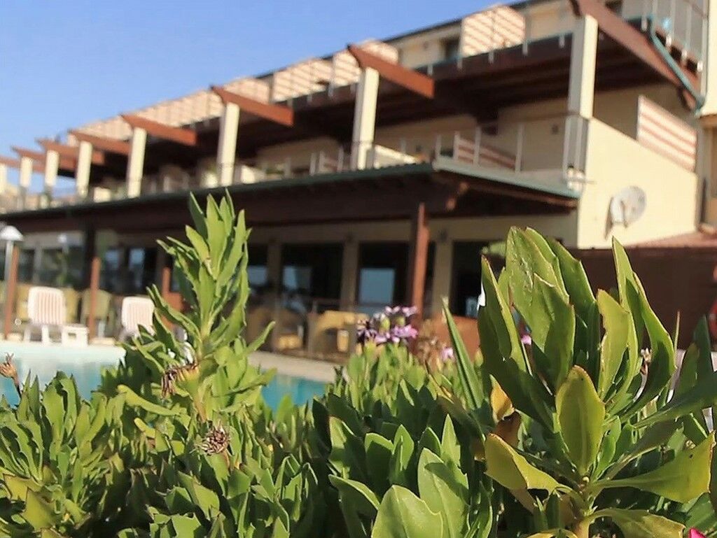Hotel Corallo Isola Rossa Exterior photo